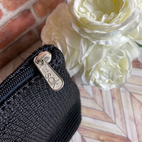 Unbelievable Price! Perfect All Season Bag! Easy to clean and travel with. - Picture 9 of 12